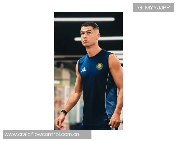 佩佩回忆初见C罗时光：17岁少年训练后啃苹果健身的故事