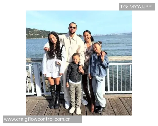 美媒分享库里一家六口温馨聚餐瞬间时光荏苒令人感慨不已