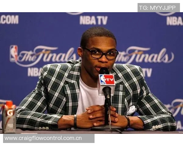 夸梅质疑对布朗尼的赞誉与对本内特威少的批评为何存在双重标准