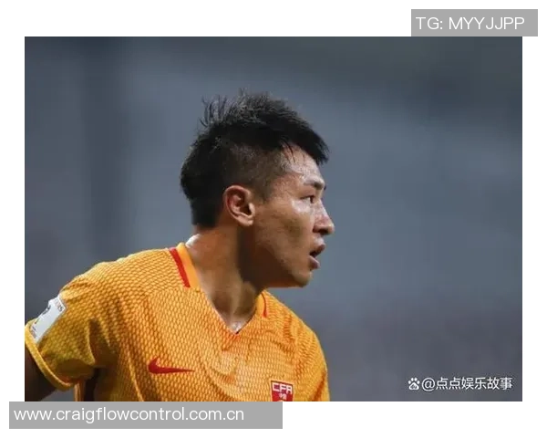 国足首练现场直击于汉超布置训练设施吕焯毅接受媒体采访分享感受